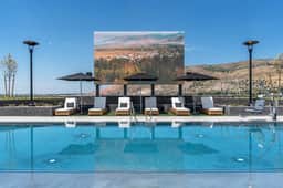 Capital Views! Pool/Spa/Gym/Bowling/Free Parking!