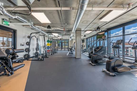 8thFloor!|CityView|HotTub|Pool|Gym|Parking|KingBed