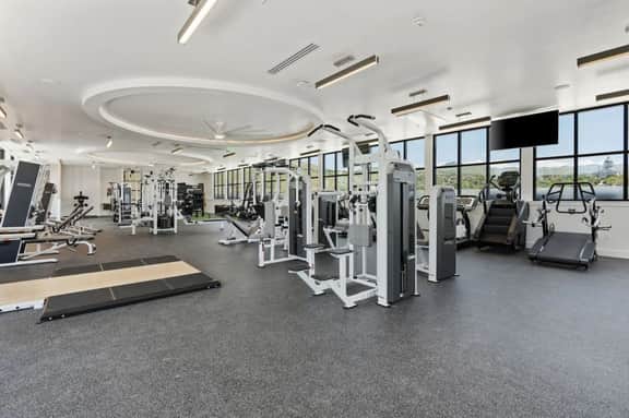 Downtown Luxury 1BD- Pool/Spa/Bowl/Golf/Gym/Parkng