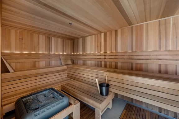 Pool+Spa+Sauna+Parking+Gym 1 KG/1BA- DWTN!