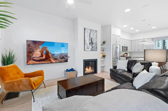 Downtown Lux Townhouse 3BD/3.5BA
