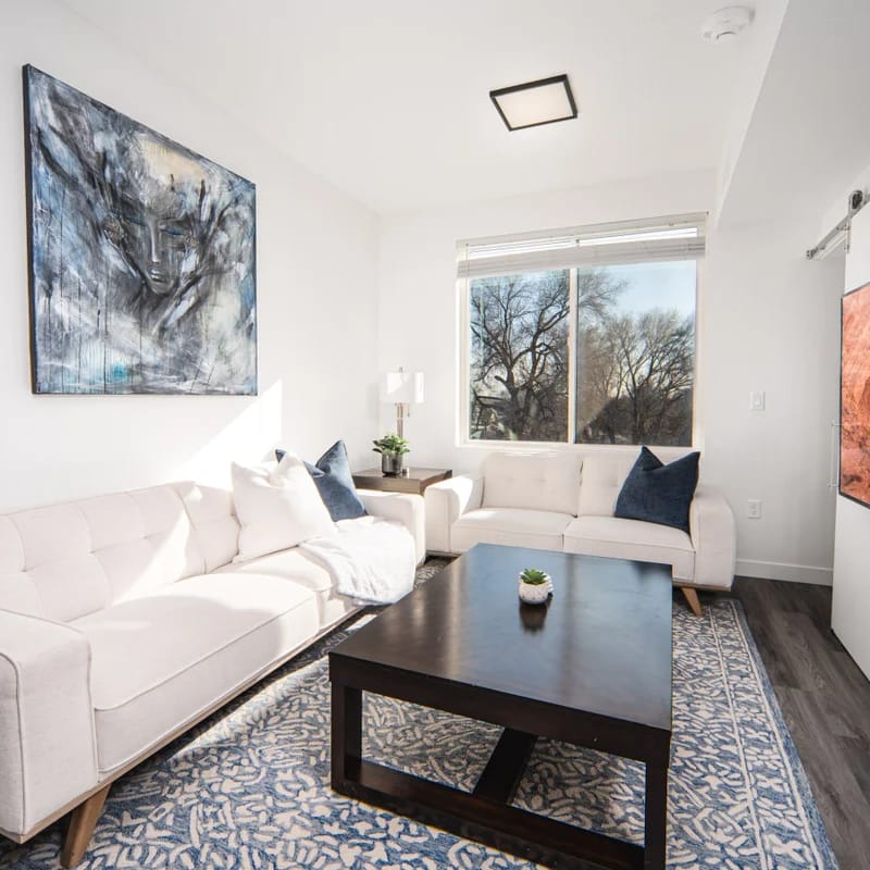 Sugarhouse! Mtn Views!|TopFloor|King|Parking|Gym